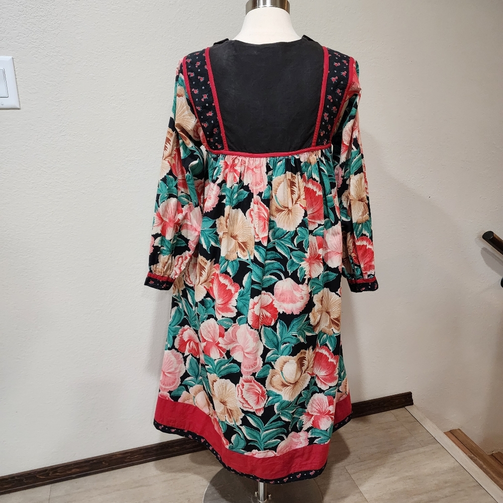 Vintage Starina Dress Dark Floral Cotton Modest Embroidered Women's size Small - Picture 10 of 10